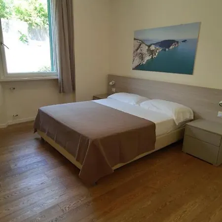 Via Delle 5 Terre 3*